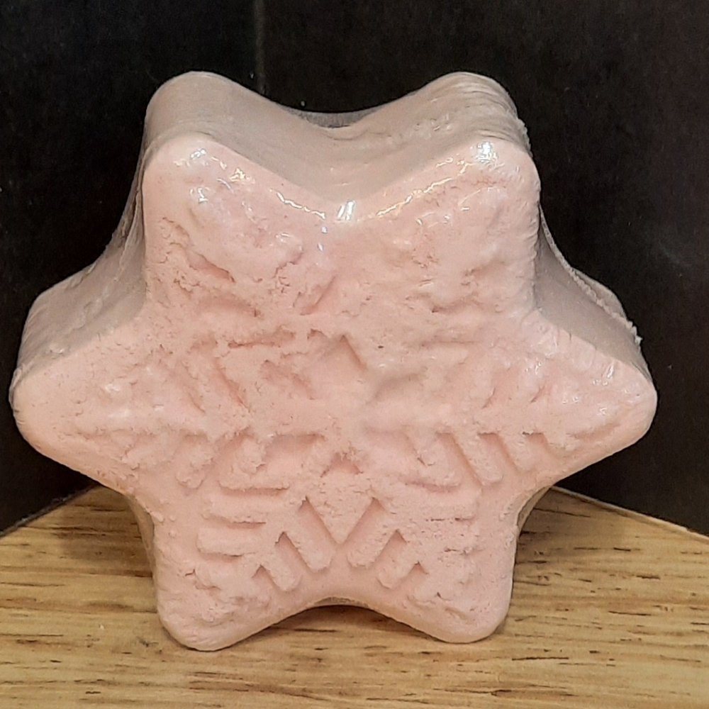 "STRAWBERRY SNOWFLAKE BATH FIZZY"  BATH AND BODY WORKS